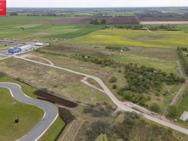 Działka inwestycyjna 15 466 m² z infrastrukturą, blisko tras