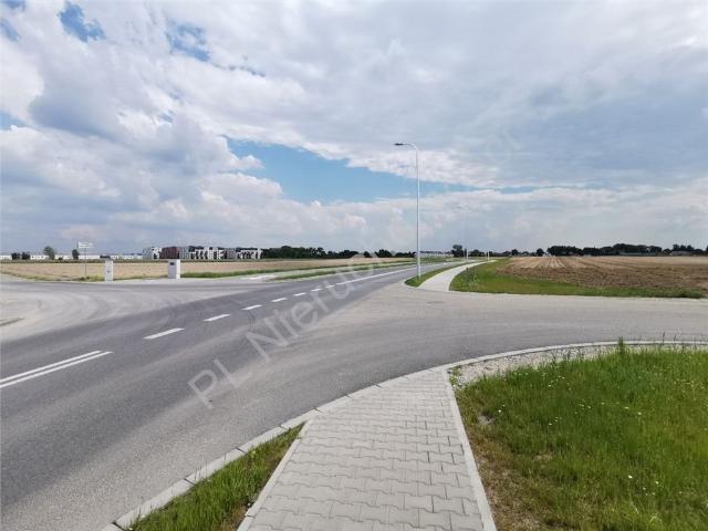 Działka inwestycyjna 2 528 m² pod usługi i produkcję