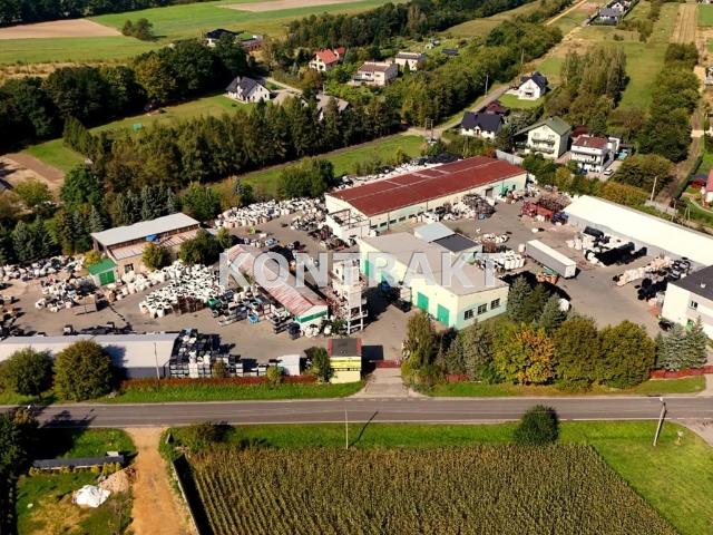 Działka przemysłowa z halami i biurem, 16 013 m²