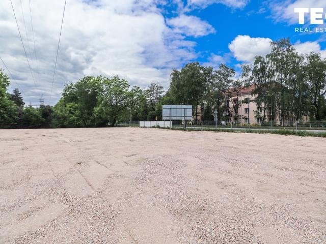 Działka przemysłowa 7032 m² z infrastrukturą w Skawinie