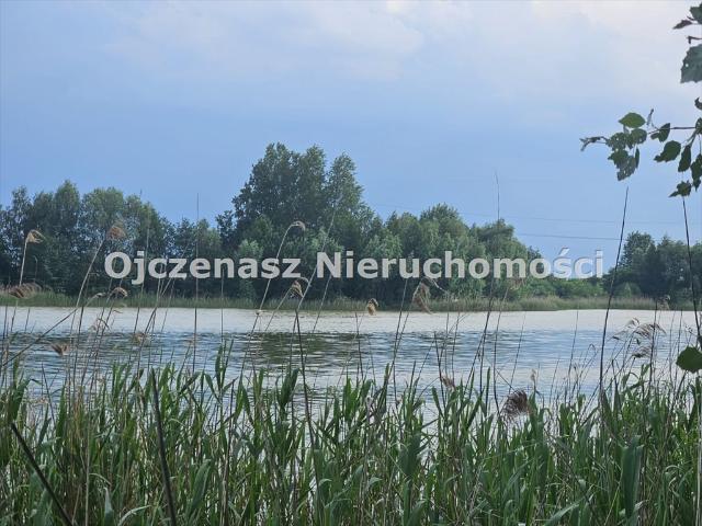 Działka rekreacyjna z własną linią brzegową jeziora