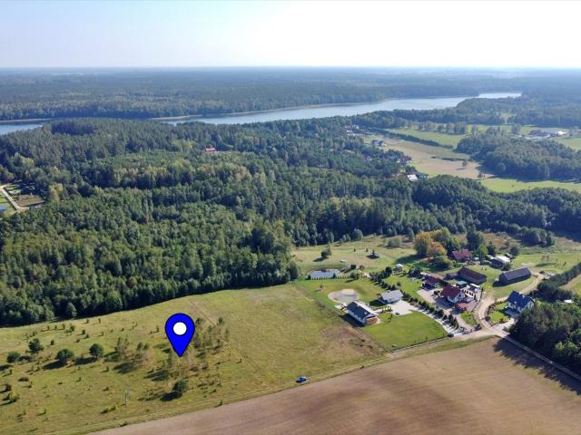 Działka rekreacyjna 1000 m² z mediami i dostępem do jeziora