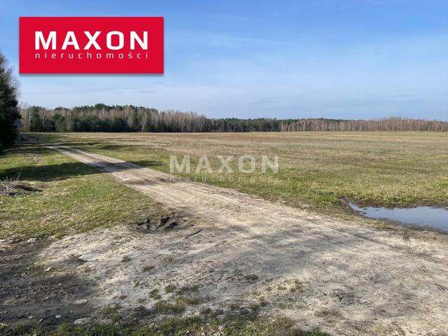 Działka rolna 25 600 m² z dostępem do kolei i lasami