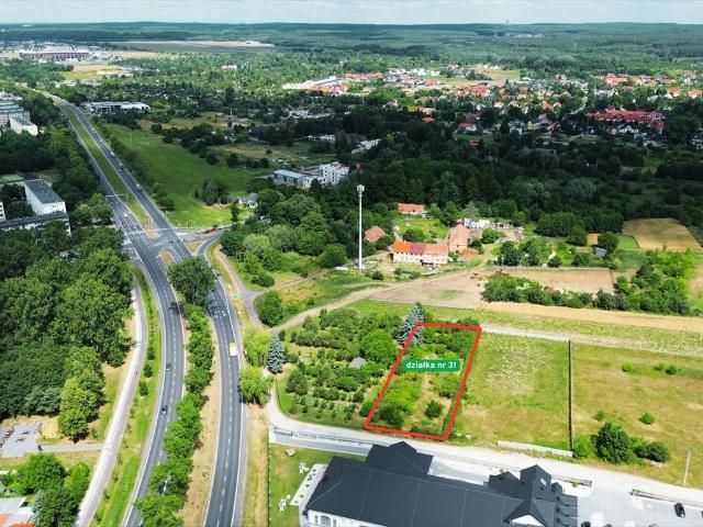 Działka usługowa 2045 m² przy skrzyżowaniu w Lubinie