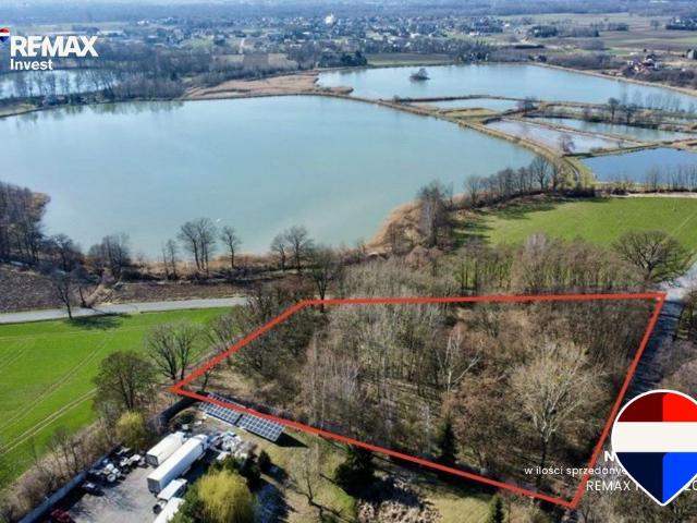Działka usługowa 9 056 m² przy głównej drodze w Osieku