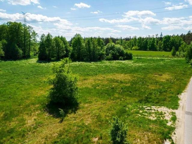 Działka w Płozy – 1083 m², media, las i spokój