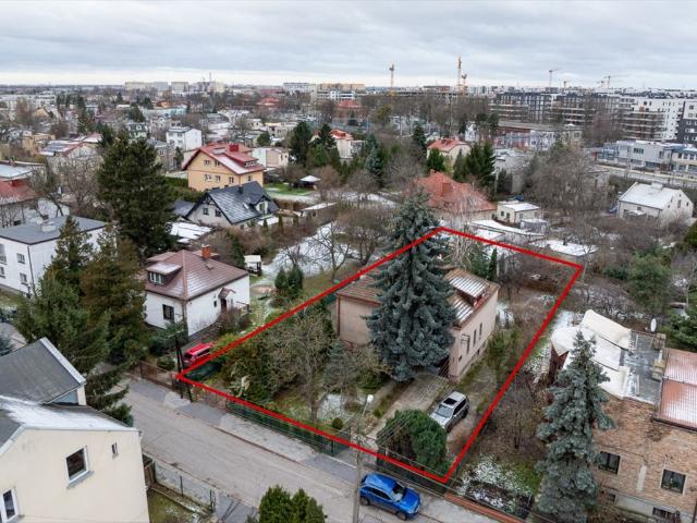 Działka w Ursusie z domem i potencjałem rozbudowy