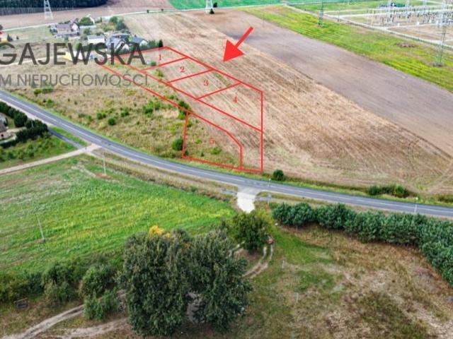 Działka 1400 m2 z planem zagospodarowania, dom z dachem dwuspadowym