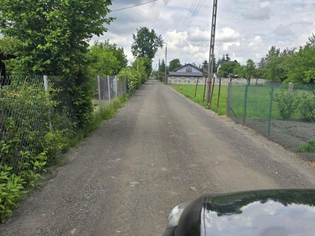 Działka 1550 m² pod dom lub usługę, media w drodze
