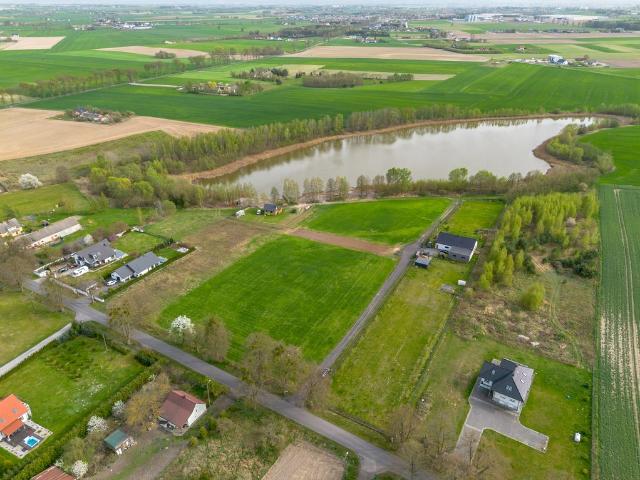 Działka nad jeziorem i lasem w Skarszewie – 1666 m²