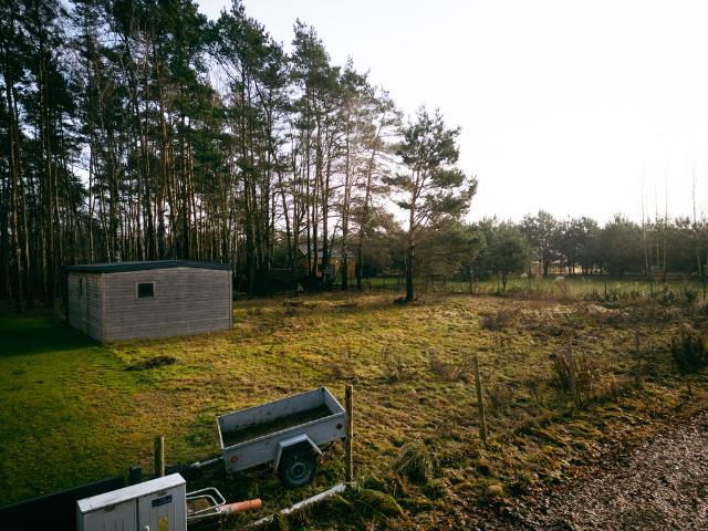 Działka 1722 m² z WZ, domek, las, spokój, blisko Łodzi