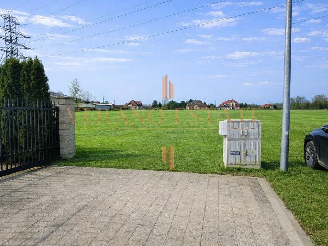 Działka 1776 m² w Starych Babicach – prestiżowa lokalizacja