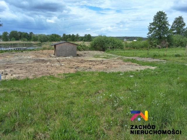 Zapraszam do zakupu działki 1000 m² z linią jeziora i planem zabudowy