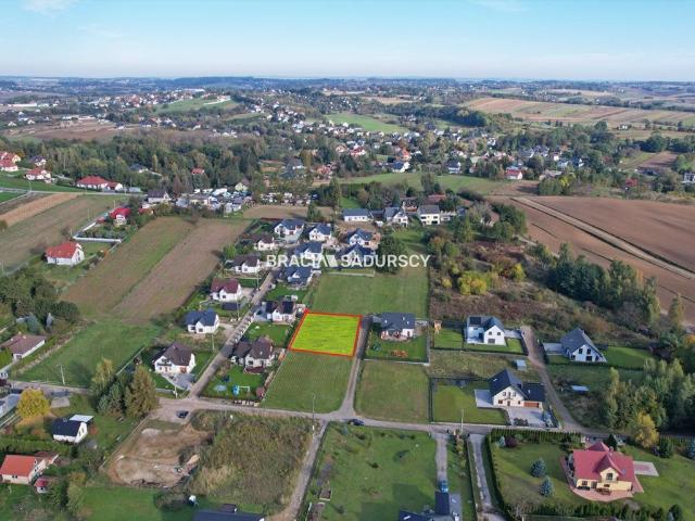 Działka 1000m2 w Nowej Hucie z mediami i potencjałem inwestycyjnym