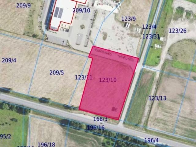 Działka 100 000 000 m², Młyny