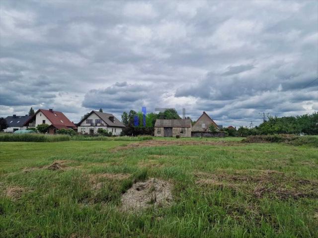 Działka 1016 m² pod dom z garażem, media, dojazd utwardzony