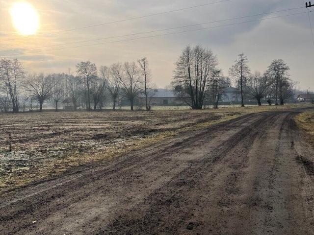 Działka 1050 m² pod letniskową i pensjonatową