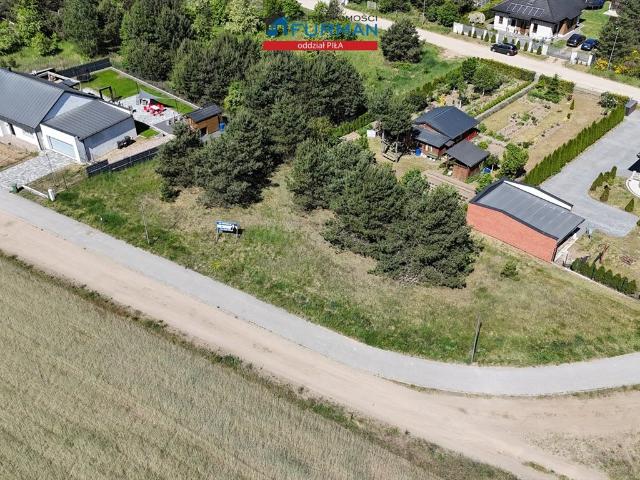 Działka 1055 m² w Dobrzycy z warunkami zabudowy i dostępem do mediów