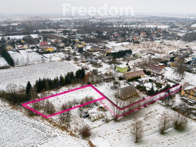 Działka 1296 m² pod dom w spokojnej okolicy Skowarcza