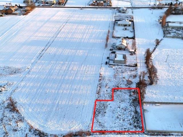 Działka 1350 m2 pod zabudowę w Adamowie – cisza i pełne media