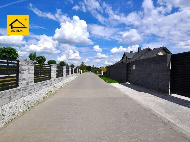 Działka 2400 m² z szerokością 36 m, prąd, gaz, asfalt