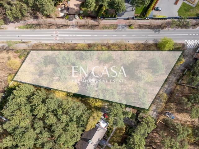 Działka 2518 m² w Wawrze – luksus i prywatność