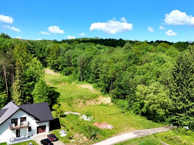 Działka 28 arów pod lasem z możliwością podziału i usług