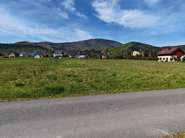 Działka 2000 m² z widokiem na Skrzyczne, płaska i gotowa!