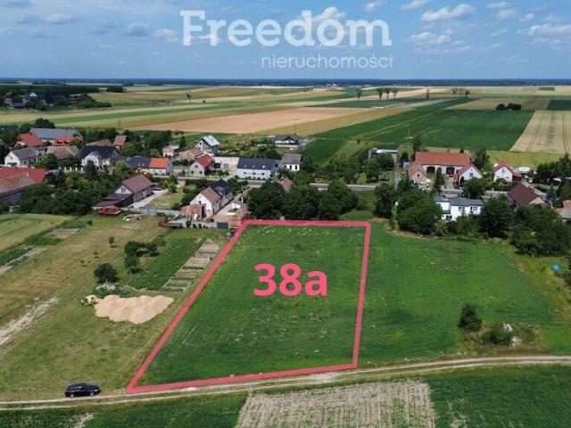 Działka 38 arów z mediami, cicha i rozwojowa okolica
