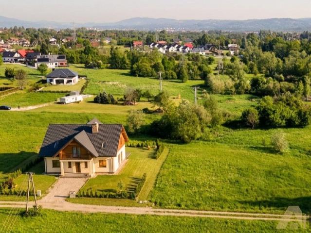 Działka 3290 m² z podziałem na zabudowę i zieleń polecam