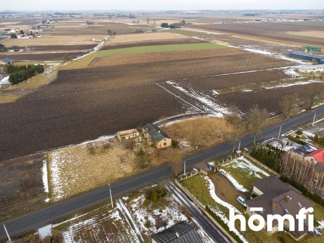 Działka 3 100 m² z domem i stodołą w Błoniu