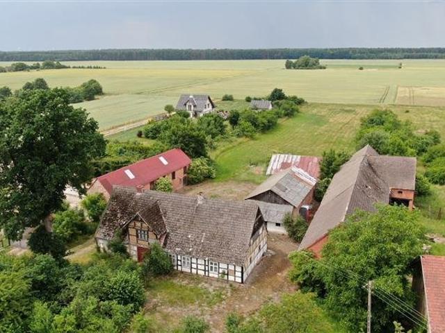 Działka 5200 m² z zabytkowym domem i budynkami polecam