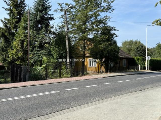 Działka 6500 m² z zabudową, media, blisko centrum