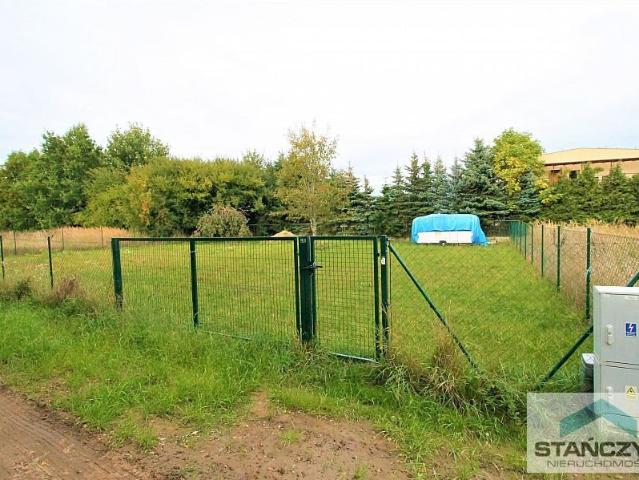 Działka 635 m² z przyczepą, blisko morza, uzbrojona