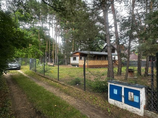 Działka 720 m² z domkiem i tarasem w Łachcie pełne media
