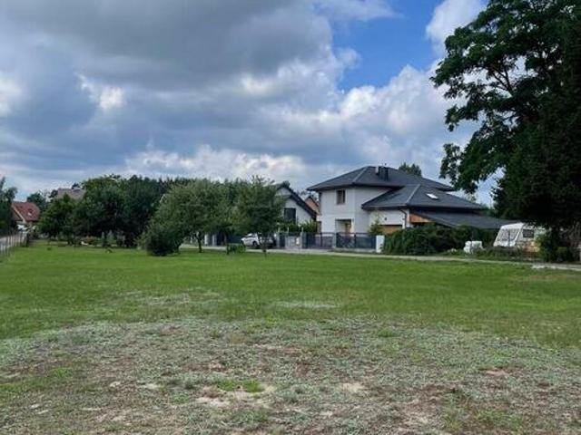 Działka 738 m², zabudowa mieszkaniowa + usługi
