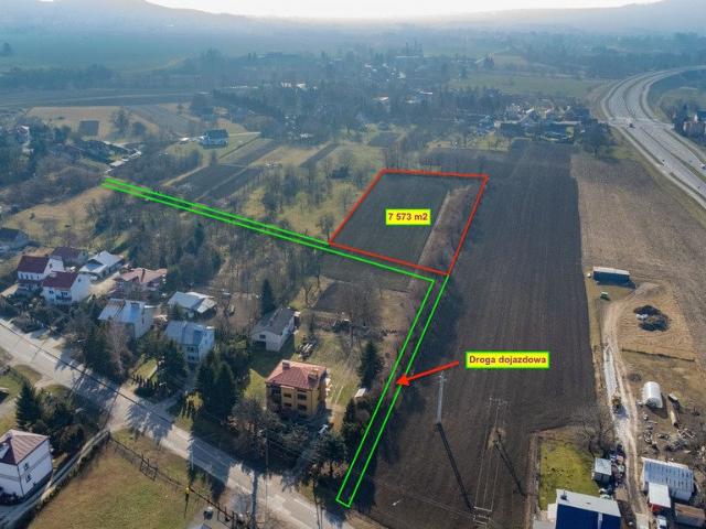 Działka 7 573 m² z dostępem do drogi i mediami