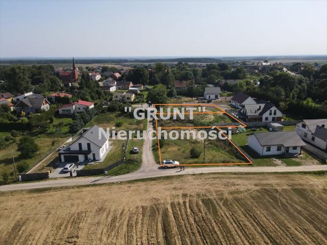 Działka 869 m² z mediami i szerokim frontem w Szydłowie
