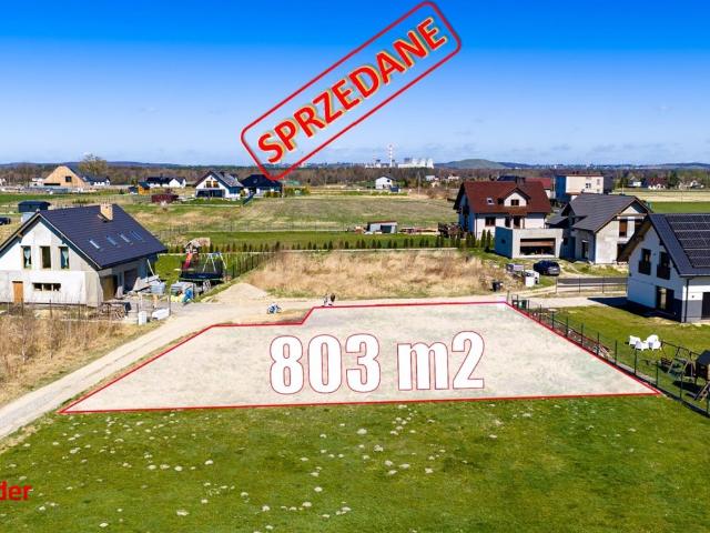 Działka 803 m² z mediami, cicha okolica, blisko DK81