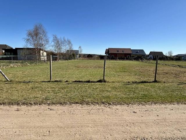 Działka 968 m² z warunkami zabudowy, media, blisko morza