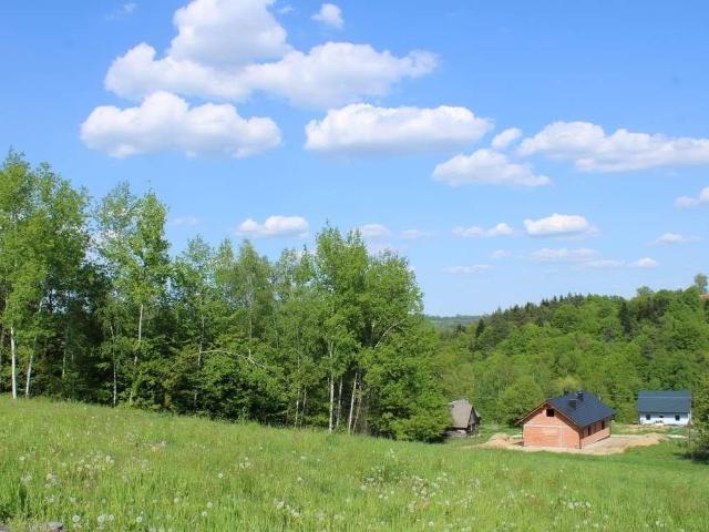 Działki budowlane w Tarnawie – zielona okolica, media, dojazd