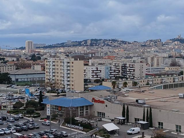 E00110073L T2 FAUVIERE 106200 € 62 RUE PIRERRE DOIZE 13010 MARSEILLE