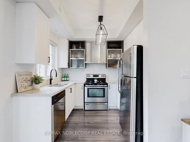 E08 26 Bruce Street, Woodbridge | For Sale @ $678,000 | Condos. Ca