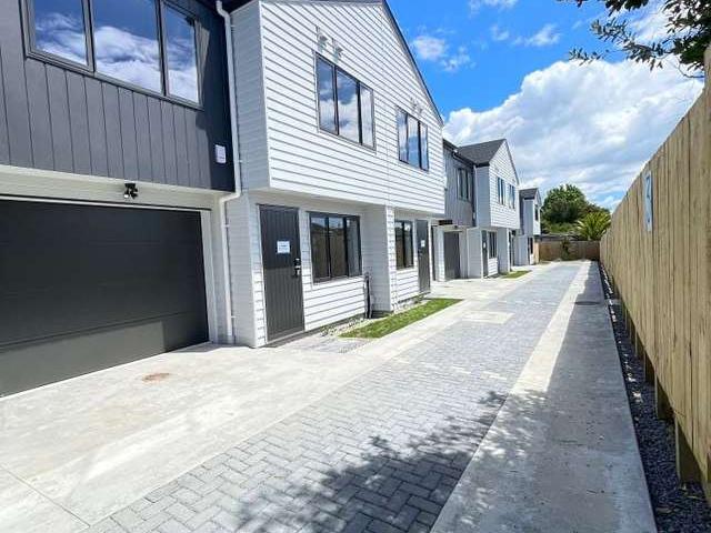 E/10 Roberts Road, Te Atatu South, Waitakere City