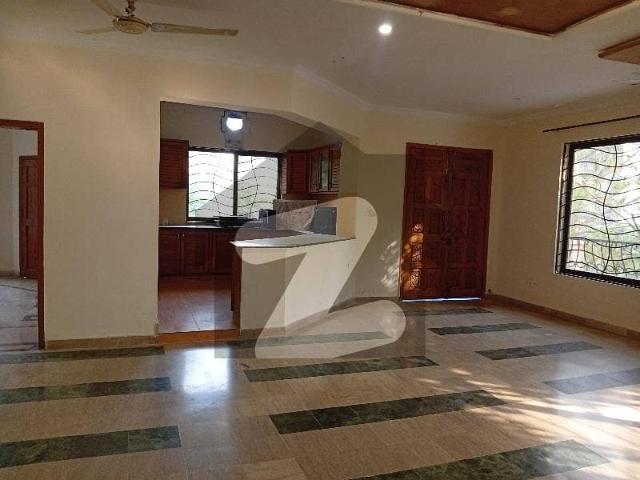 E11 500 Sqyd Upper Floor Available For Rent
