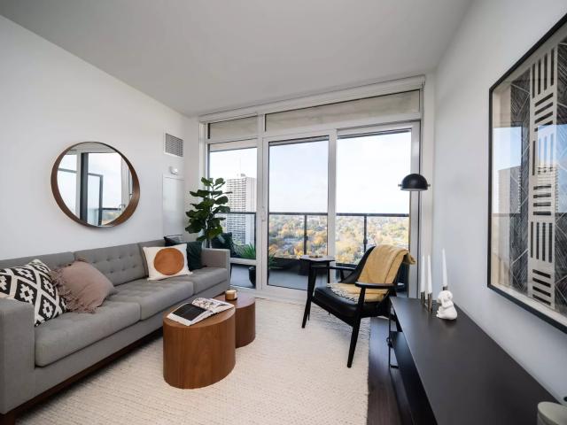 E18HTEEN Elgin [object Promise] for Rent