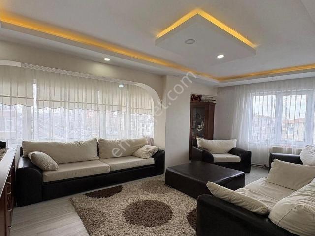 E5 Üzeri Metrobüse Komşu 3+1 Satılık Ferah Daire