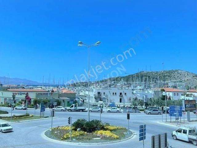 Çeşme Marina Manzaralı Satılık 3+1 Kupon Daire