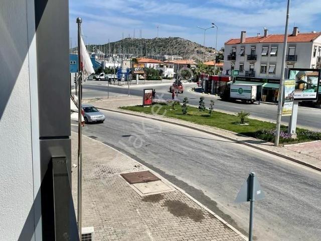 Çeşme Merkez Marinada Satılık Daire
