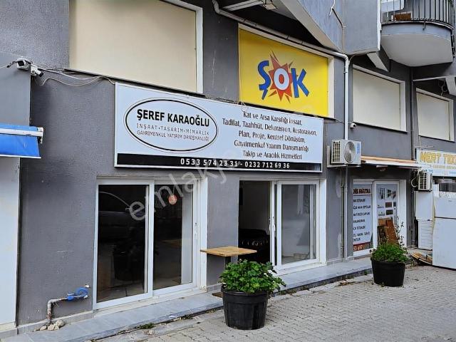 Çeşme Merkezde Kurumsal Kiracılı Tek Tapu 2 Dükkan Satılıktır